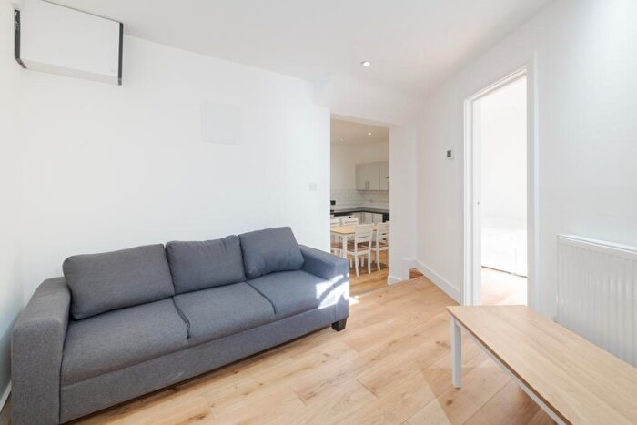 2 Bedroom Flat To Rent In Drayton Park London, N5
