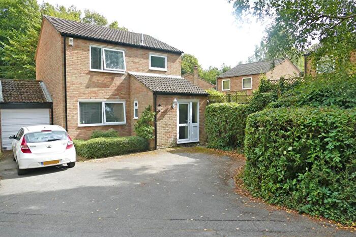 3 Bedroom Link Detached House For Sale In Bowes Wood, New Ash Green, DA3