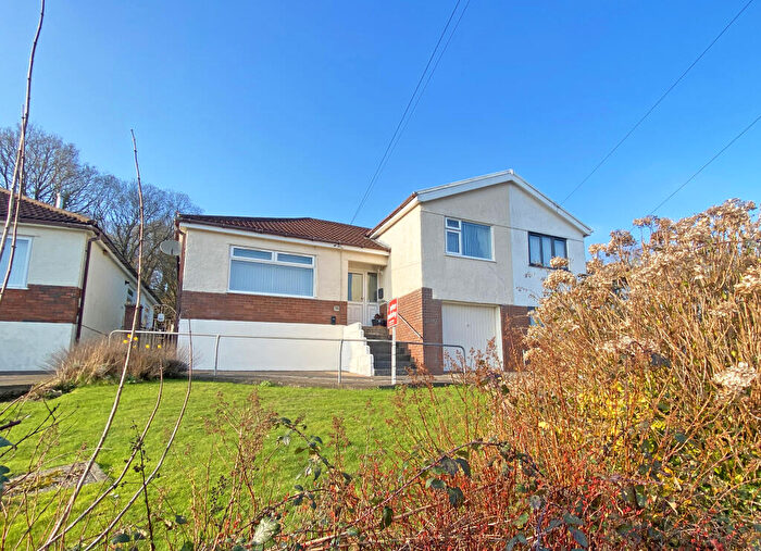 2 Bedroom Semi-Detached Bungalow For Sale In The Avenue, Ystrad Mynach, Hengoed, CF82
