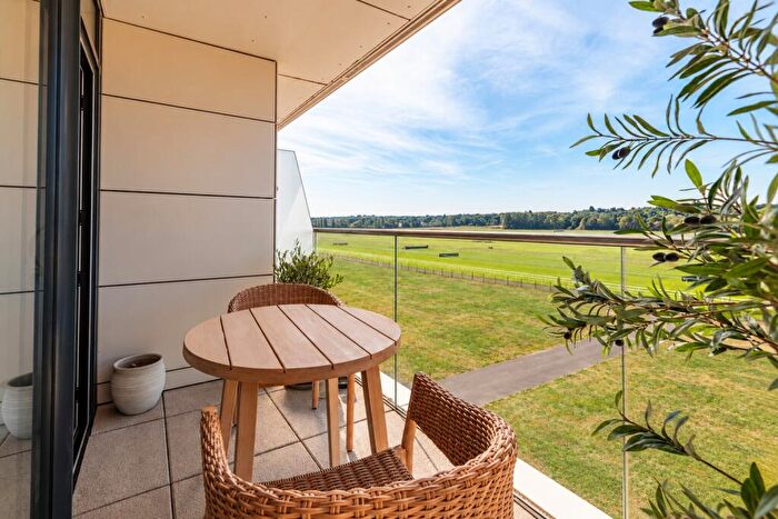 2 Bedroom Apartment For Sale In Kingman Way, Newbury, Berkshire, RG14
