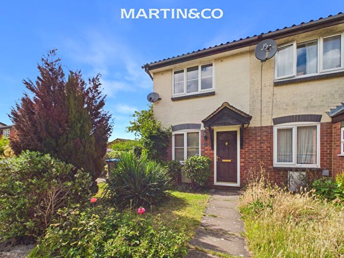 1 Bedroom End Of Terrace House For Sale In Coniston Way, Egham, TW20