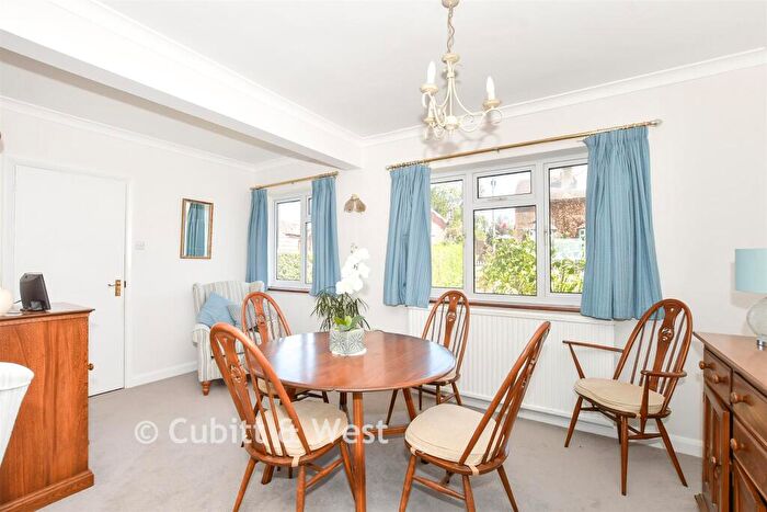 3 Bedroom Detached Bungalow For Sale In High Street, Dormansland, Surrey, RH7