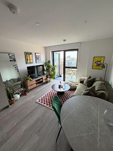 2 Bedroom Flat To Rent In Anax Street, London, N4