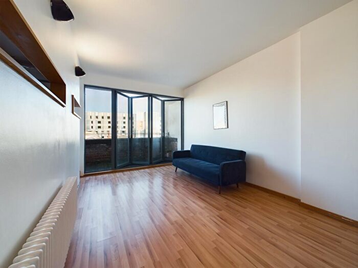 3 Bedroom Flat To Rent In The Tea Factory, Wood Street, L1