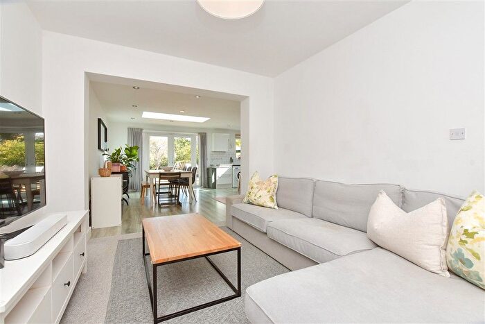 4 Bedroom Chalet For Sale In Cannonside, Fetcham, Leatherhead, Surrey, KT22