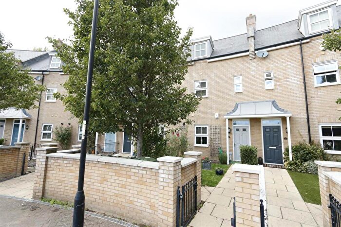 4 Bedroom Terraced House For Sale In Heronslee, Shefford, SG17