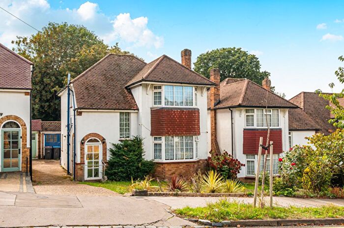 3 Bedroom Detached House For Sale In Raglan Court, South Croydon, CR2