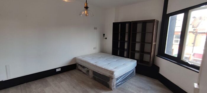 Studio To Rent In London, NW10