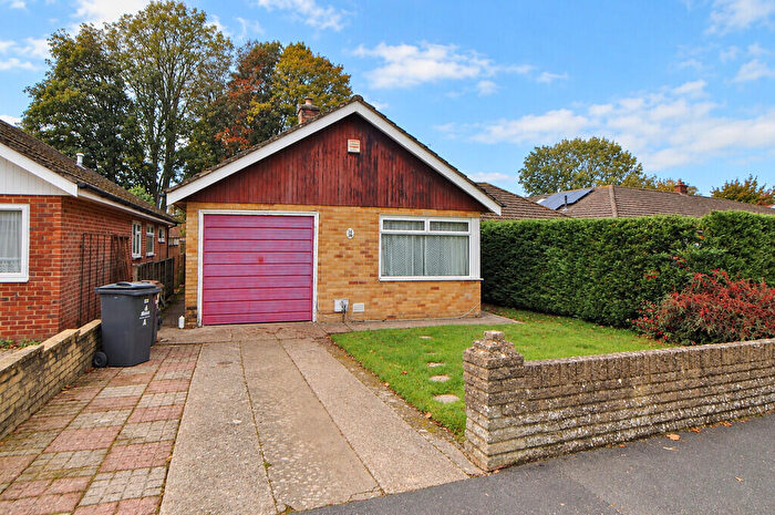3 Bedroom Semi-Detached Bungalow For Sale In Milton Road, Cowplain, PO8