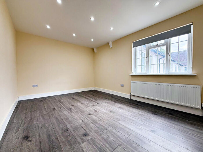 2 Bedroom Flat To Rent In Buckfield Court, Bathurst Walk, Iver, Buckinghamshire, SL0