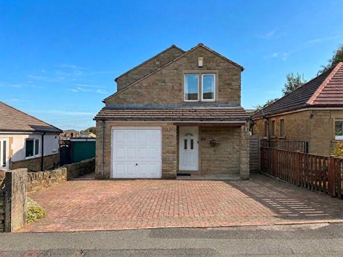 3 Bedroom Detached House For Sale In Hob Lane, Huddersfield, HD4