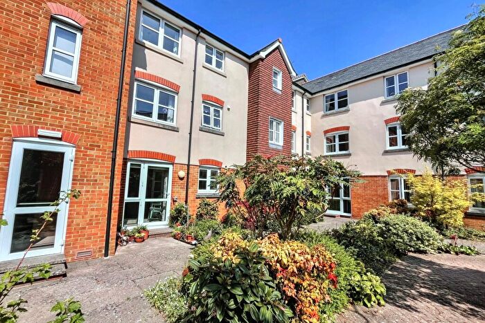 2 Bedroom Flat For Sale In Fordingbridge, SP6