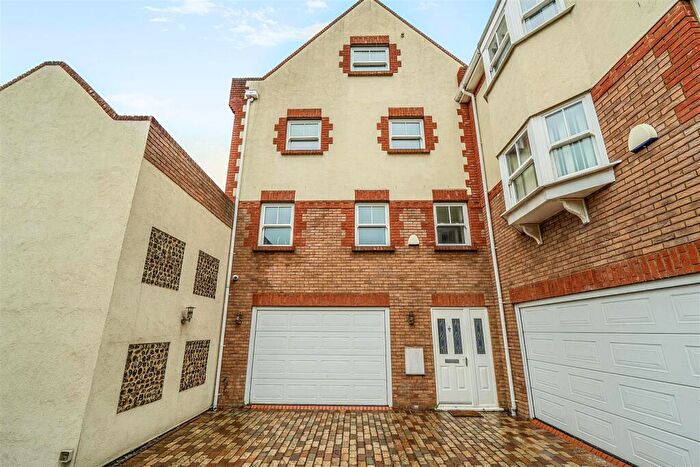 4 Bedroom Town House For Sale In King Street, Margate, CT9