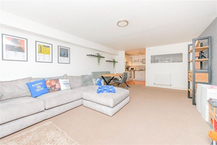 2 Bedroom Flat For Sale In Esparto Way, Dartford, Kent, DA4