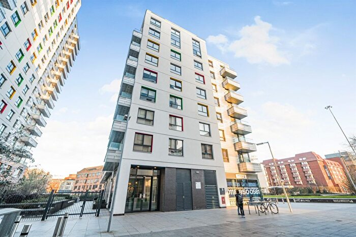 2 Bedroom Flat To Rent In Honister, Reading, RG1