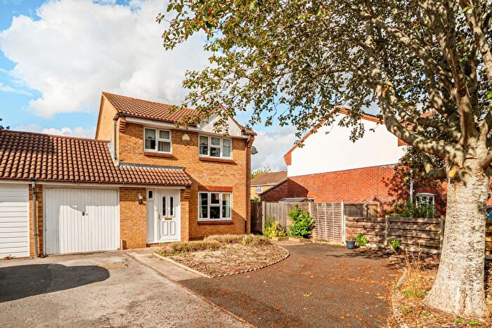 3 Bedroom Link Detached House For Sale In Marden Grove, Taunton, TA1