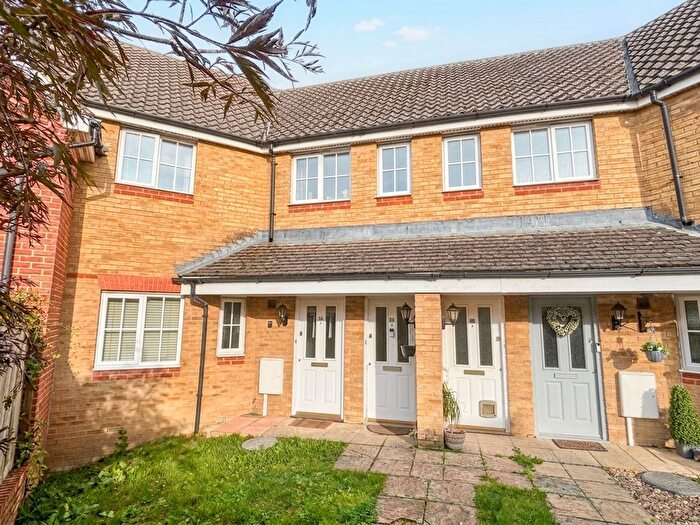 2 Bedroom Maisonette For Sale In Guernsey Way, Kennington, TN24