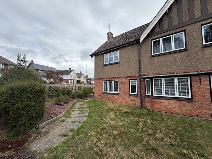 3 Bedroom Semi-Detached House For Sale In Preston Road, Yeovil, Somerset, BA20