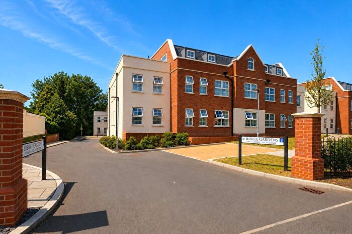 1 Bedroom Flat For Sale In Riverside Gardens, Oatlands Drive, Weybridge, KT13