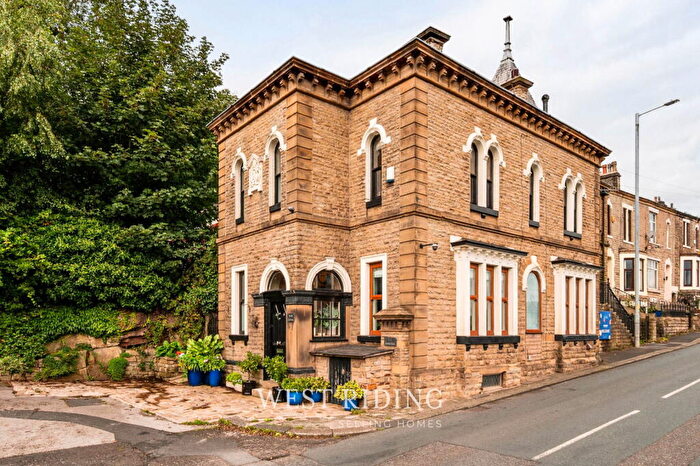 3 Bedroom End Of Terrace House For Sale In Stamford Road, Mossley, Tameside, OL5