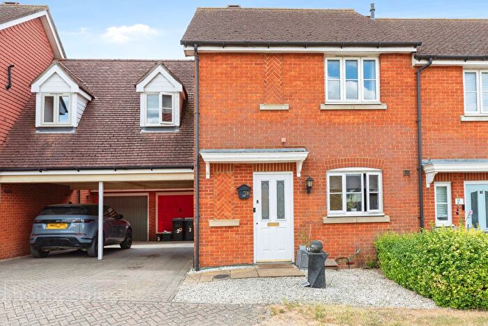 4 Bedroom Semi-Detached House For Sale In Meadow Way, Rochester, ME1