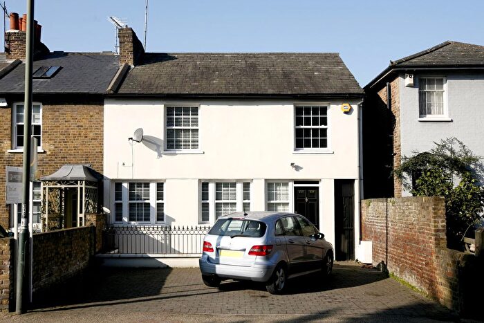 4 Bedroom Semi-Detached House To Rent In Petersham Road, Richmond, TW10