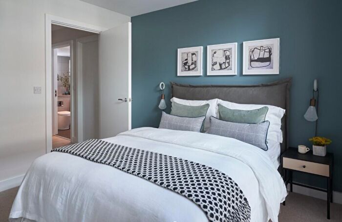 3 Bedroom Apartment To Rent In Newhall Square, Birmingham, B3