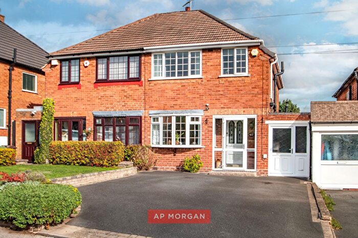 3 Bedroom Semi-Detached House For Sale In Wichnor Road, Olton, Solihull, West Midlands, B92