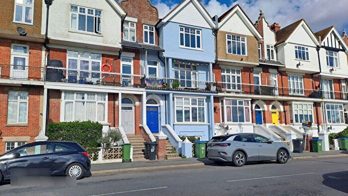 2 Bedroom Flat To Rent In South Terrace, Littlehampton, BN17