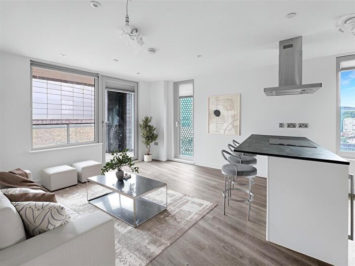 3 Bedroom Flat For Sale In Great Ducie Street, M3