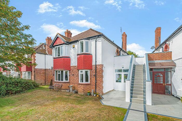 3 Bedroom Maisonette For Sale In Bruce Avenue, Shepperton, TW17