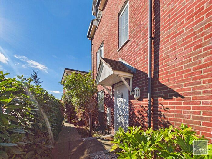 4 Bedroom Semi-Detached House For Sale In Sir Alfred Munnings Way, Queens Hill, NR8