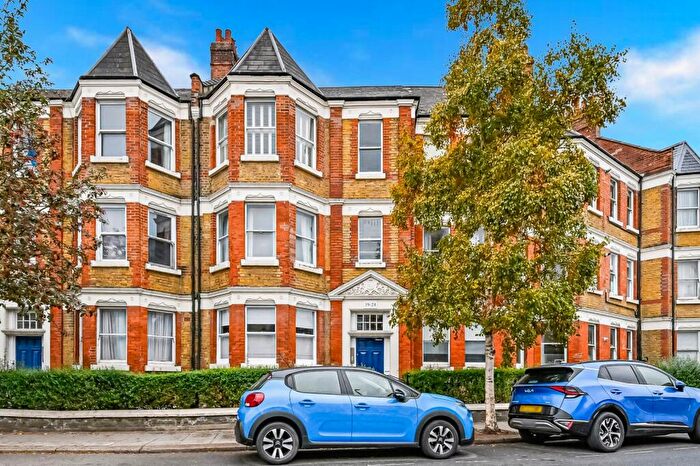 2 Bedroom Flat For Sale In St. Ann's Road, Harringay, London, N15