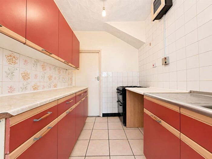4 Bedroom End Of Terrace House To Rent In Beaconsfield Road, Southall, UB1