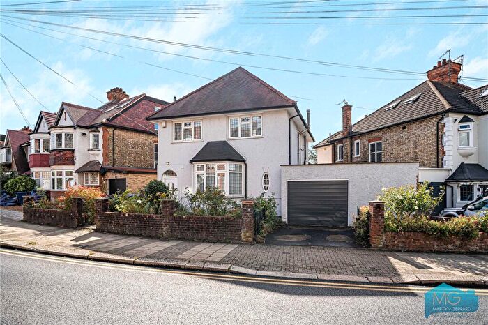 4 Bedroom Detached House For Sale In East End Road, London, N2