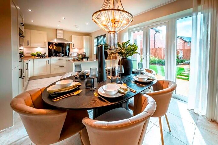 5 Bedroom Detached House For Sale In Rossendale Drive, Adlington, PR6