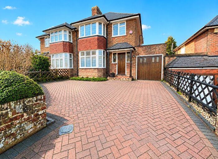 3 Bedroom Semi-Detached House For Sale In Knoll Rise, Luton, Bedfordshire, LU2