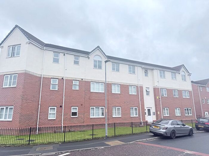2 Bedroom Flat To Rent In Blueberry Avenue, New Moston, M40