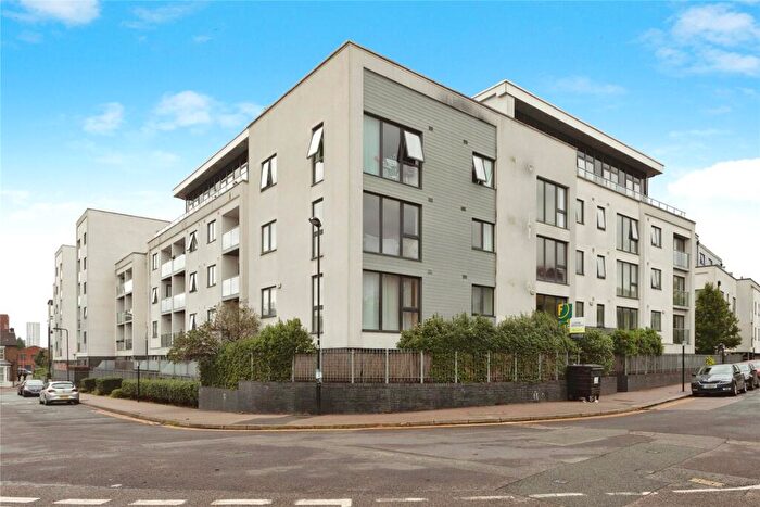 Studio For Sale In Hillyfield, London, E17
