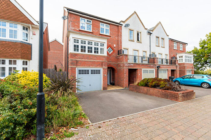 4 Bedroom Town House For Sale In Leader Street, Bristol, BS16