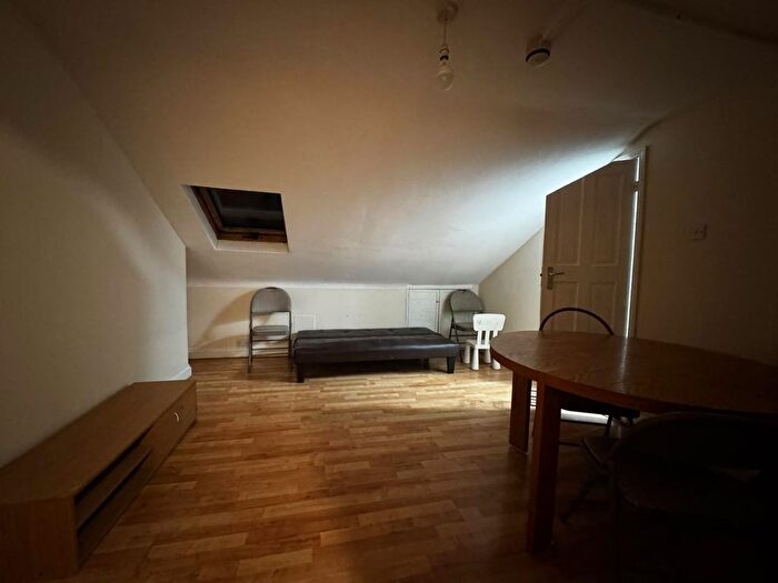 2 Bedroom Flat To Rent In Osterley Park Road, Southall, UB2