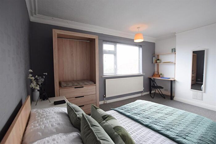 3 Bedroom End Of Terrace House To Rent In / - Victoria Terrace - Student House, LN1