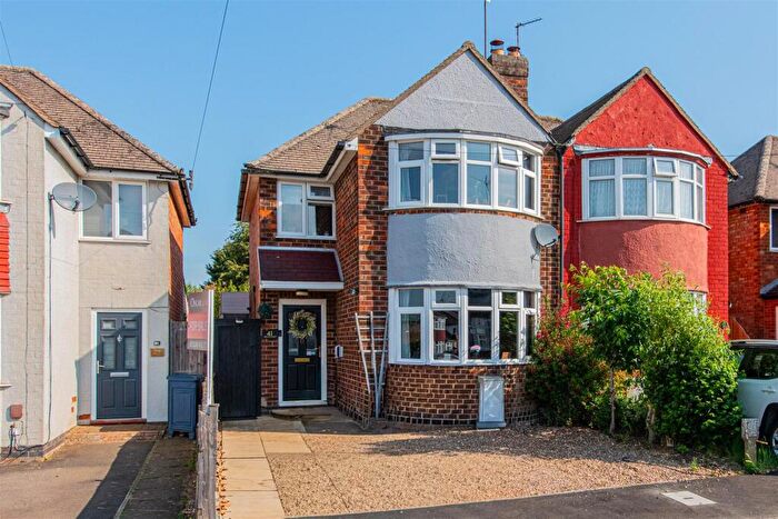 3 Bedroom Semi-Detached House For Sale In Belvedere Road, Kettering, NN15