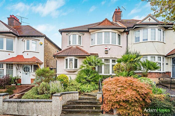 3 Bedroom Semi-Detached House For Sale In Cavendish Avenue, Finchley, N3