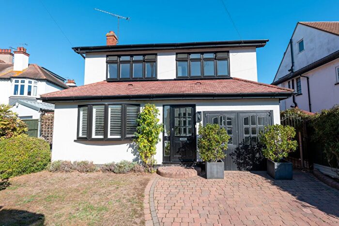 4 Bedroom Detached House For Sale In Clatterfield Gardens, Westcliff-On-Sea, SS0