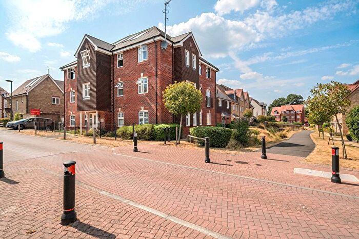 2 Bedroom Flat To Rent In Gomer Road, Bagshot, Surrey, GU19