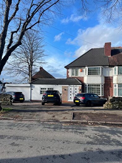 4 Bedroom Semi-Detached House For Sale In Southern Road, Birmingham, B8