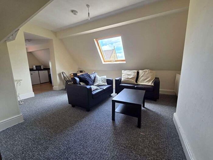 3 Bedroom Flat To Rent In Flat, Harcourt Road, Crookesmoor, S10
