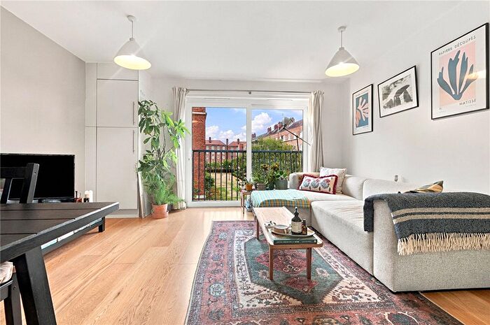 2 Bedroom Flat To Rent In Cresset Road, London, E9