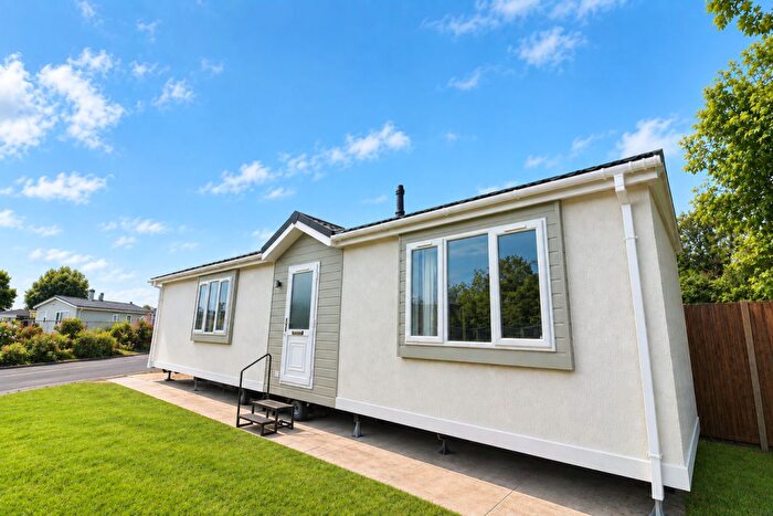1 Bedroom Park Home For Sale In Limekiln Lane, Baldock, SG7